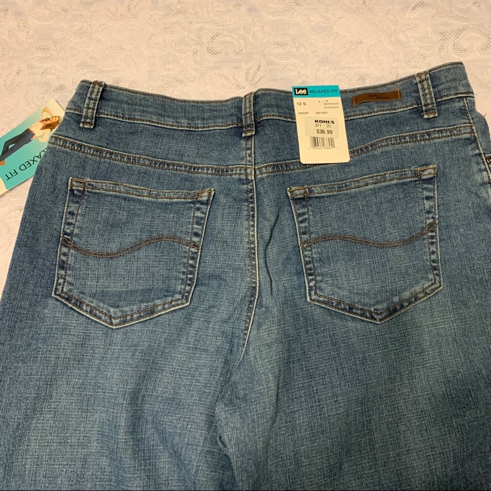 Jeans-Lee Relaxed Fit 12 Short- new w tags - Picture 2 of 3